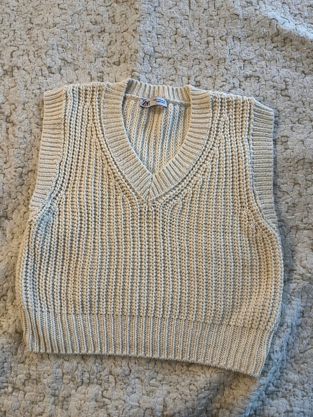 Zara cream cropped sweater vest medium